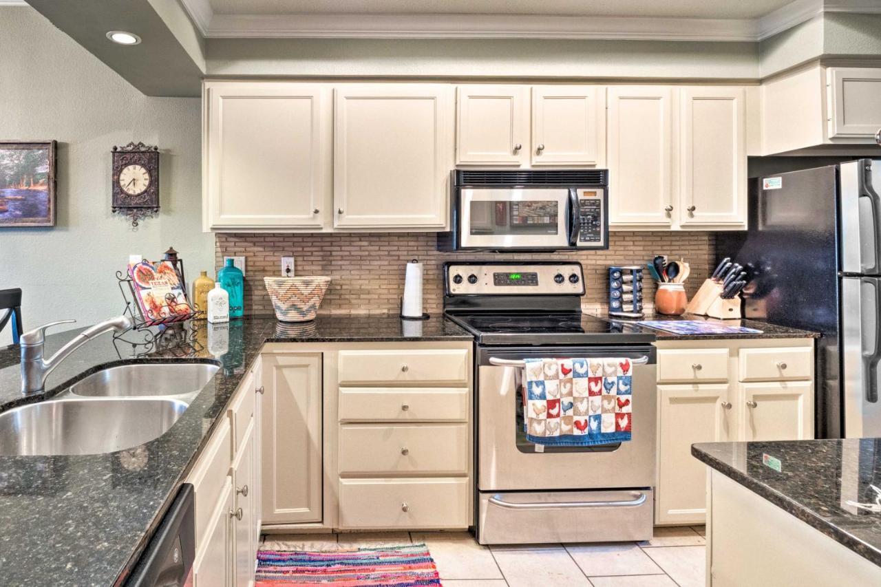 Lakefront Lago Vista Condo With Resort Amenities! Buitenkant foto